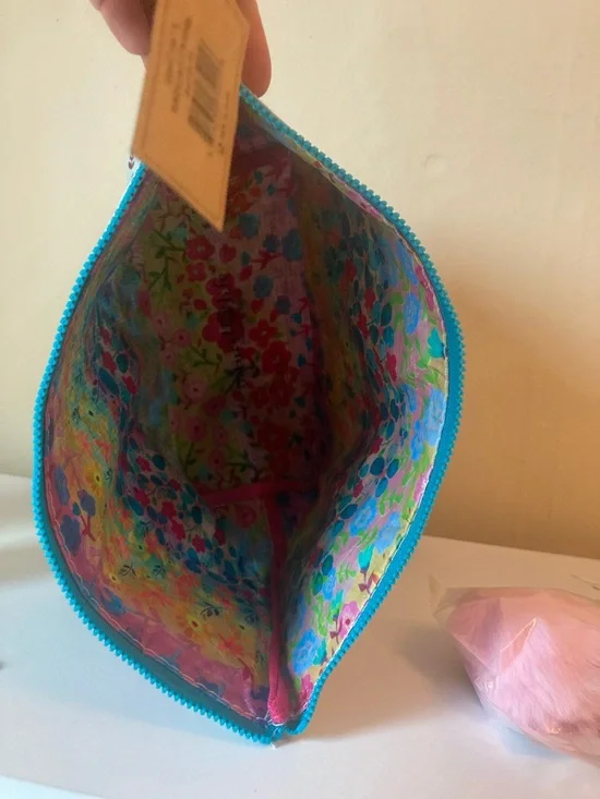 Mother's Day Bundle-Dillpicky (aminnah) scrub & body oil, pouch, bag charm - Picture 15 of 15